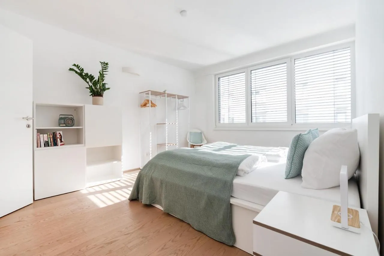 Apartment Immersed Into Vienna'S City Life And Yet A Retreat, Minimum 30 Nights