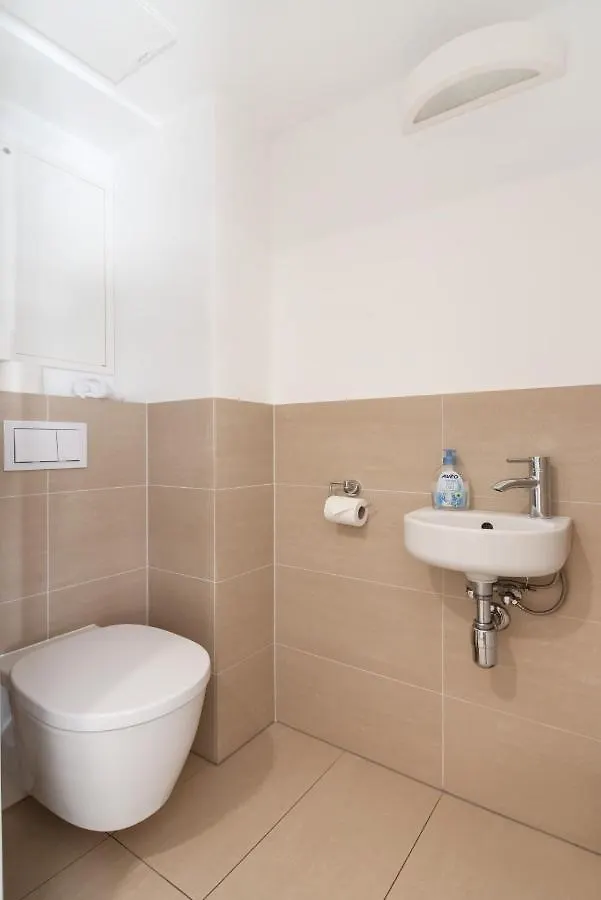 Immersed Into Vienna'S City Life And Yet A Retreat, Minimum 30 Nights Apartment