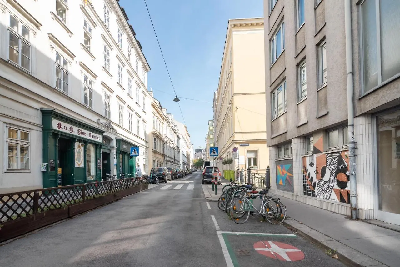 Apartment Immersed Into Vienna'S City Life And Yet A Retreat, Minimum 30 Nights